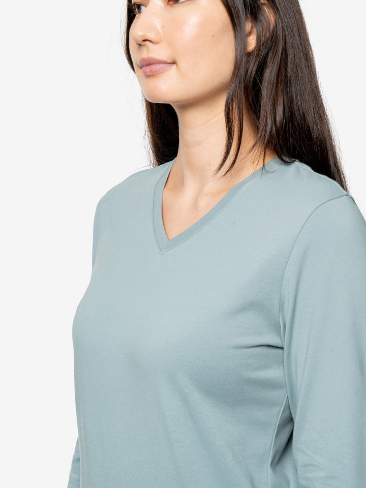 超人気ブティック Shield Insect Women's T-Shirt V-Neck Sleeve Long Dri-Balance UPF トップス